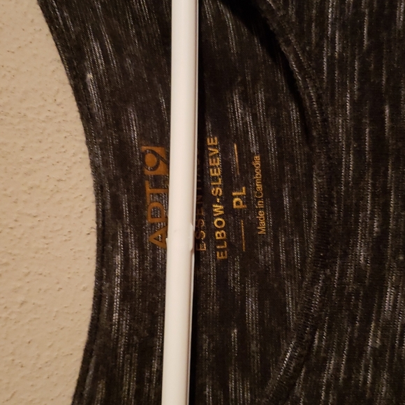 Apt. 9 top, black with gray. - Picture 2 of 3